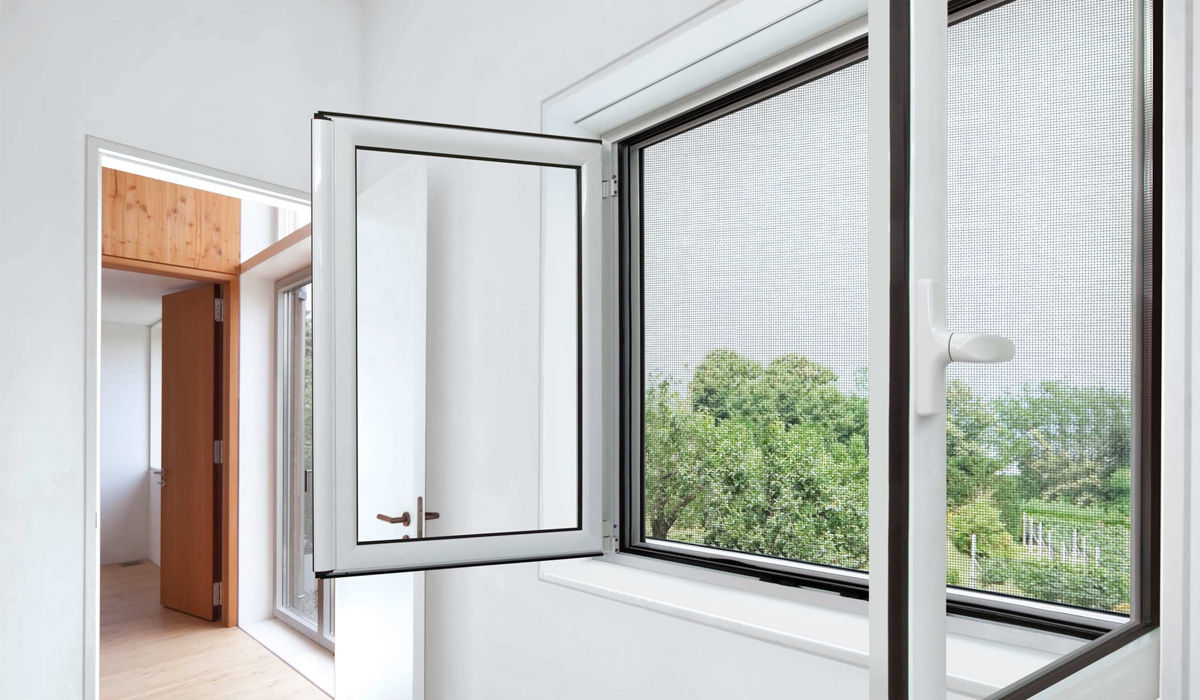 Mosquitera extensible para ventanas con persiana